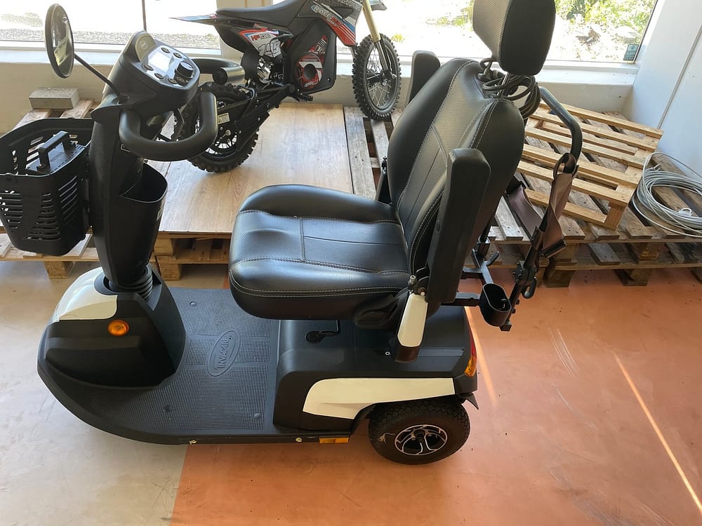 IMG_3142 Invacare trehjulet el scooter topfart 12-15 km/t
