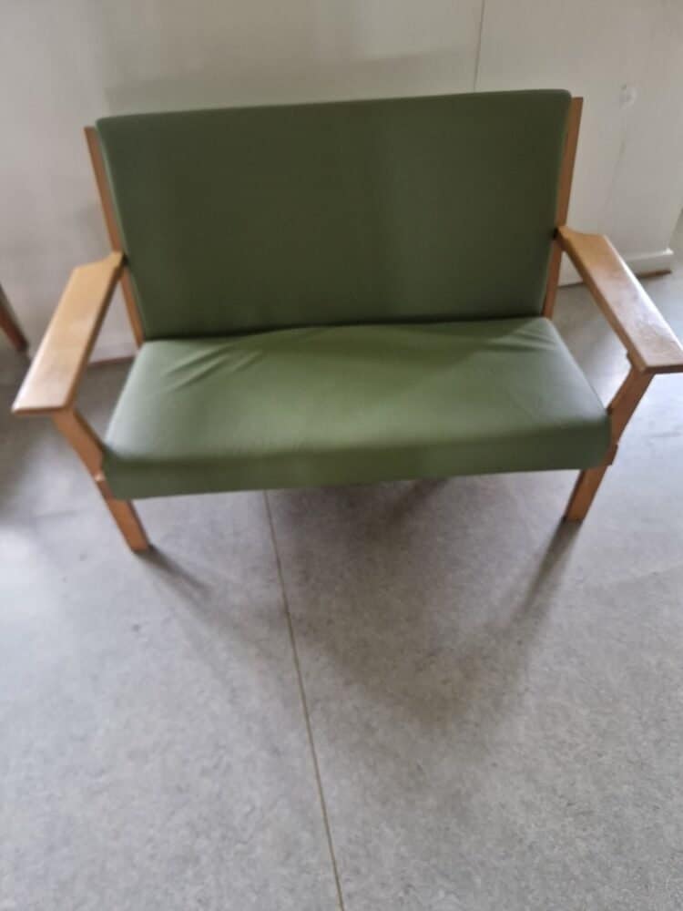 1000002343 Hans. J. Wegner Getama 1 sofa 2 stole